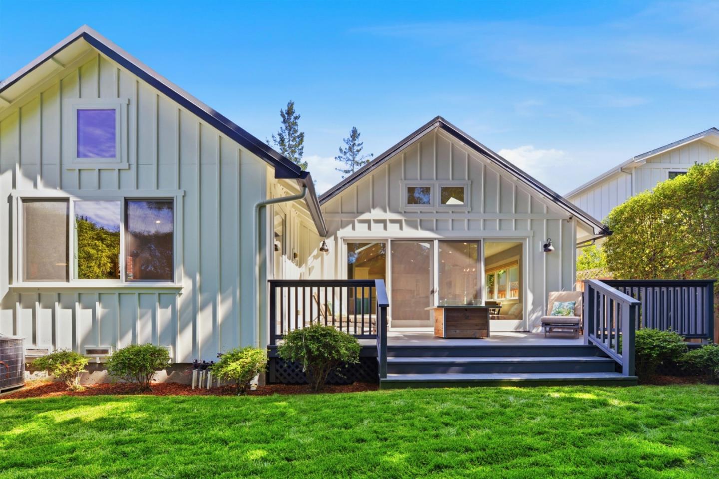 Detail Gallery Image 35 of 37 For 2130 Mills Ave, Menlo Park,  CA 94025 - 4 Beds | 3/1 Baths