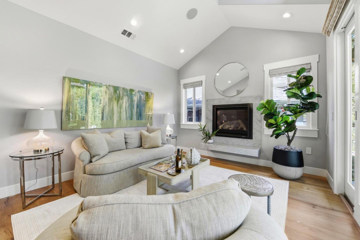 Detail Gallery Image 4 of 37 For 2130 Mills Ave, Menlo Park,  CA 94025 - 4 Beds | 3/1 Baths