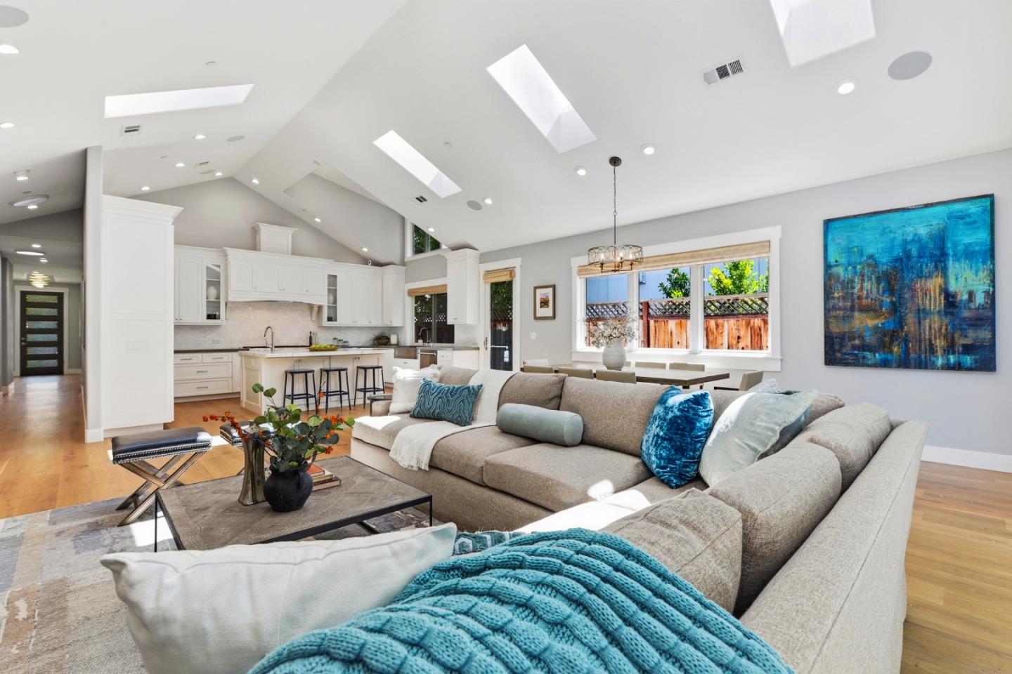 Detail Gallery Image 8 of 37 For 2130 Mills Ave, Menlo Park,  CA 94025 - 4 Beds | 3/1 Baths