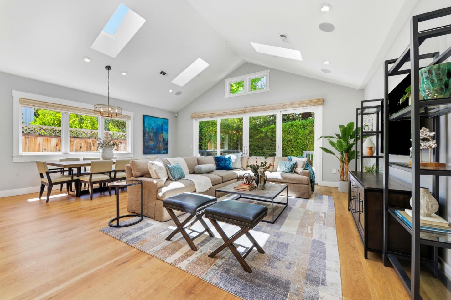 Detail Gallery Image 9 of 37 For 2130 Mills Ave, Menlo Park,  CA 94025 - 4 Beds | 3/1 Baths