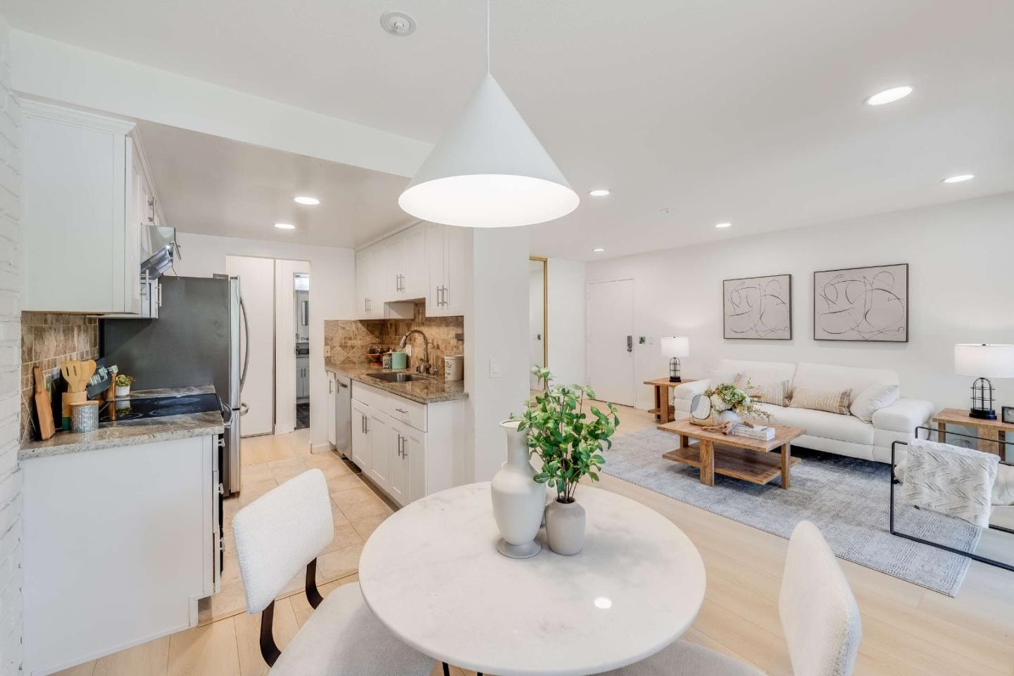 Detail Gallery Image 11 of 30 For 1070 Mercedes Ave #1,  Los Altos,  CA 94022 - 2 Beds | 2 Baths