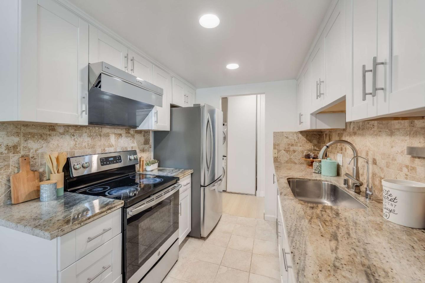 Detail Gallery Image 12 of 30 For 1070 Mercedes Ave #1,  Los Altos,  CA 94022 - 2 Beds | 2 Baths