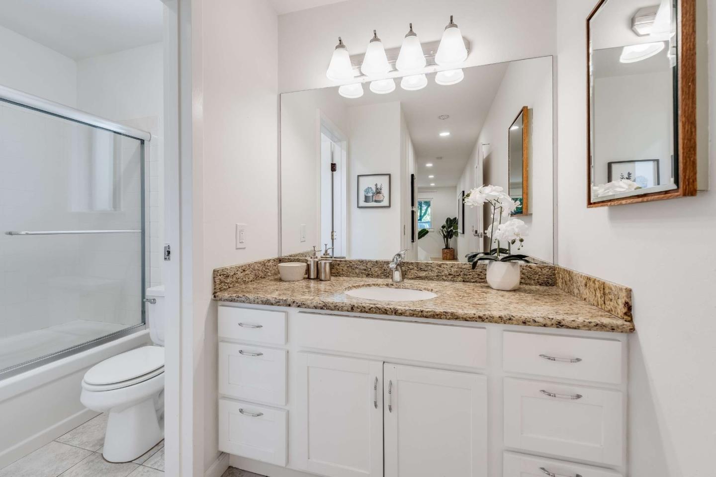 Detail Gallery Image 18 of 30 For 1070 Mercedes Ave #1,  Los Altos,  CA 94022 - 2 Beds | 2 Baths