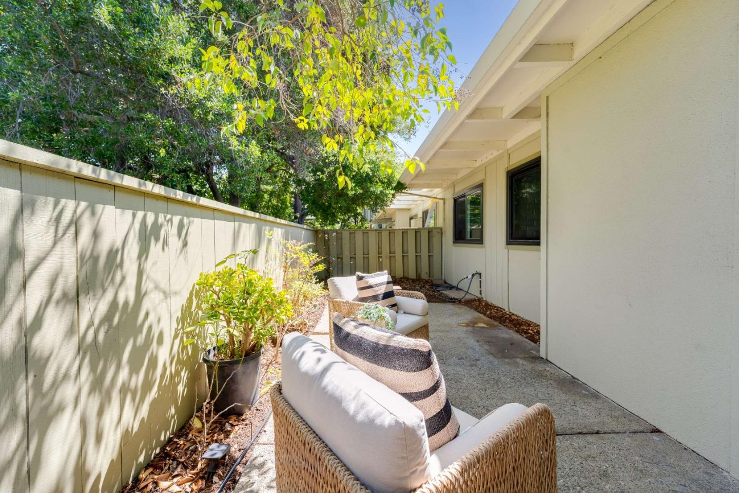 Detail Gallery Image 23 of 30 For 1070 Mercedes Ave #1,  Los Altos,  CA 94022 - 2 Beds | 2 Baths