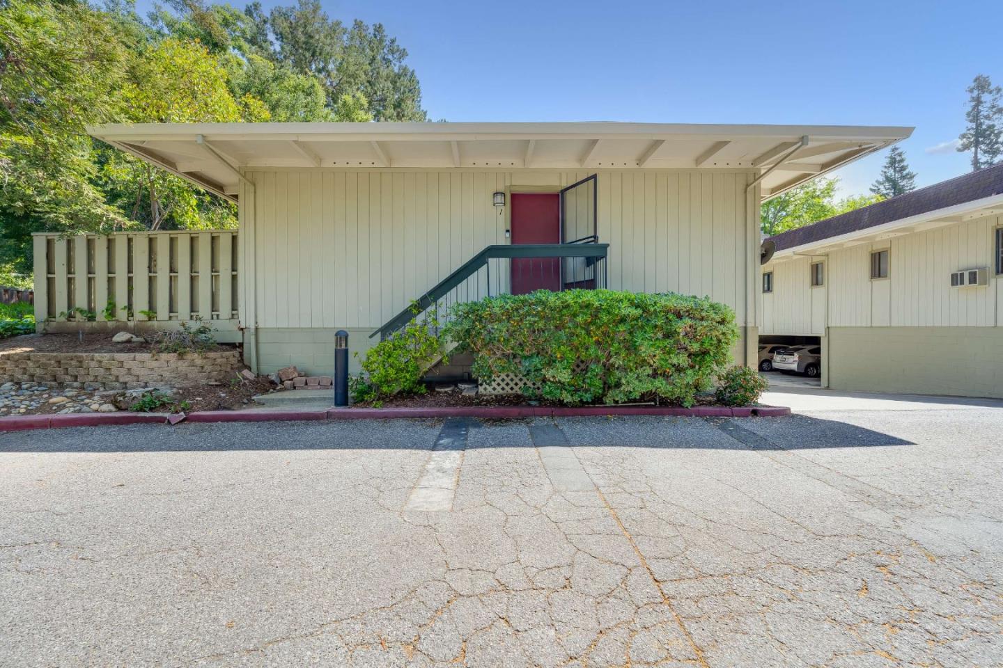 Detail Gallery Image 3 of 30 For 1070 Mercedes Ave #1,  Los Altos,  CA 94022 - 2 Beds | 2 Baths