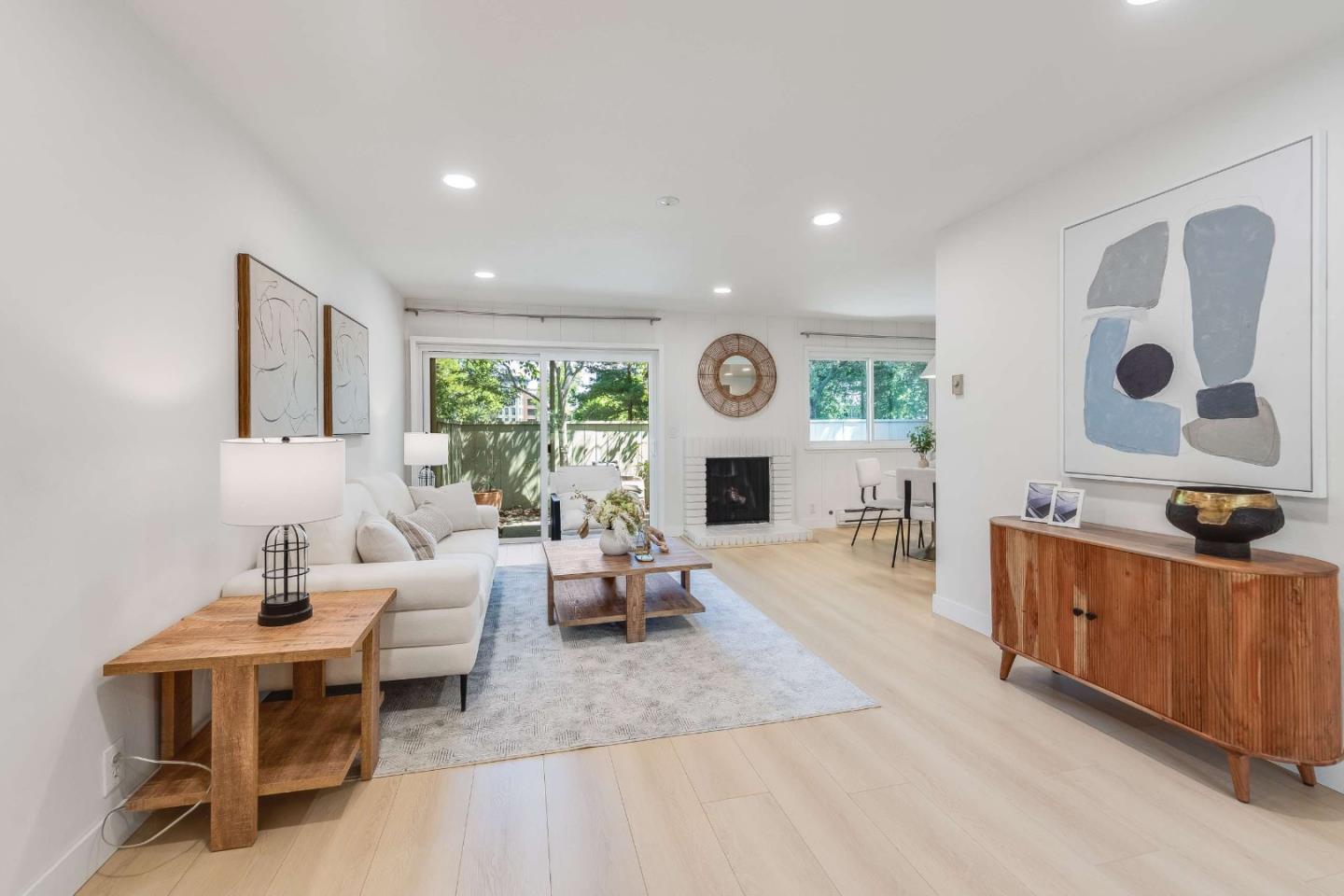 Detail Gallery Image 4 of 30 For 1070 Mercedes Ave #1,  Los Altos,  CA 94022 - 2 Beds | 2 Baths