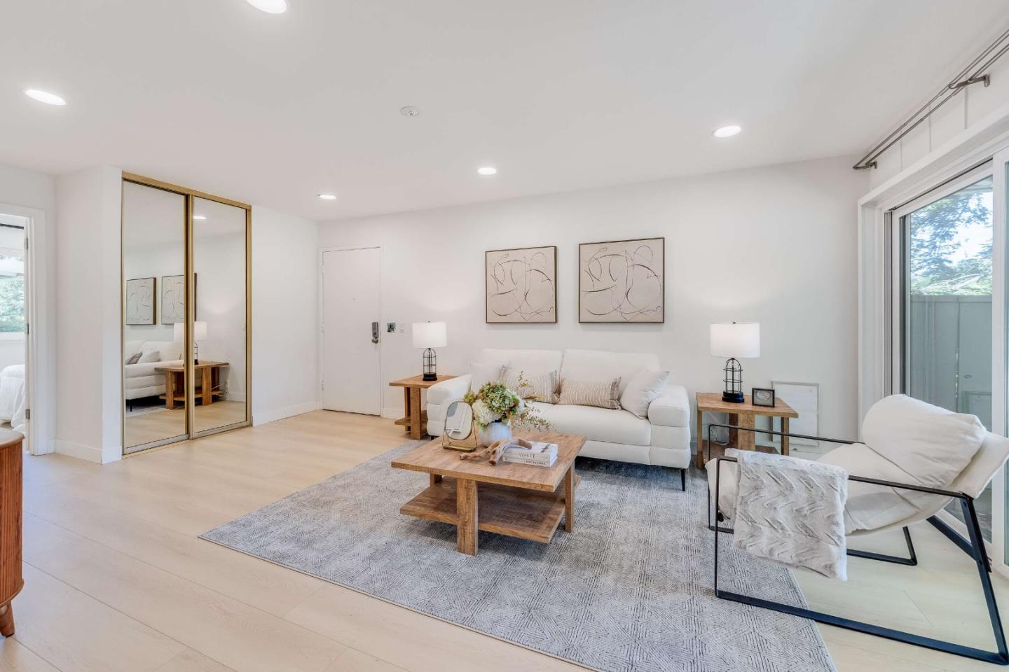 Detail Gallery Image 5 of 30 For 1070 Mercedes Ave #1,  Los Altos,  CA 94022 - 2 Beds | 2 Baths