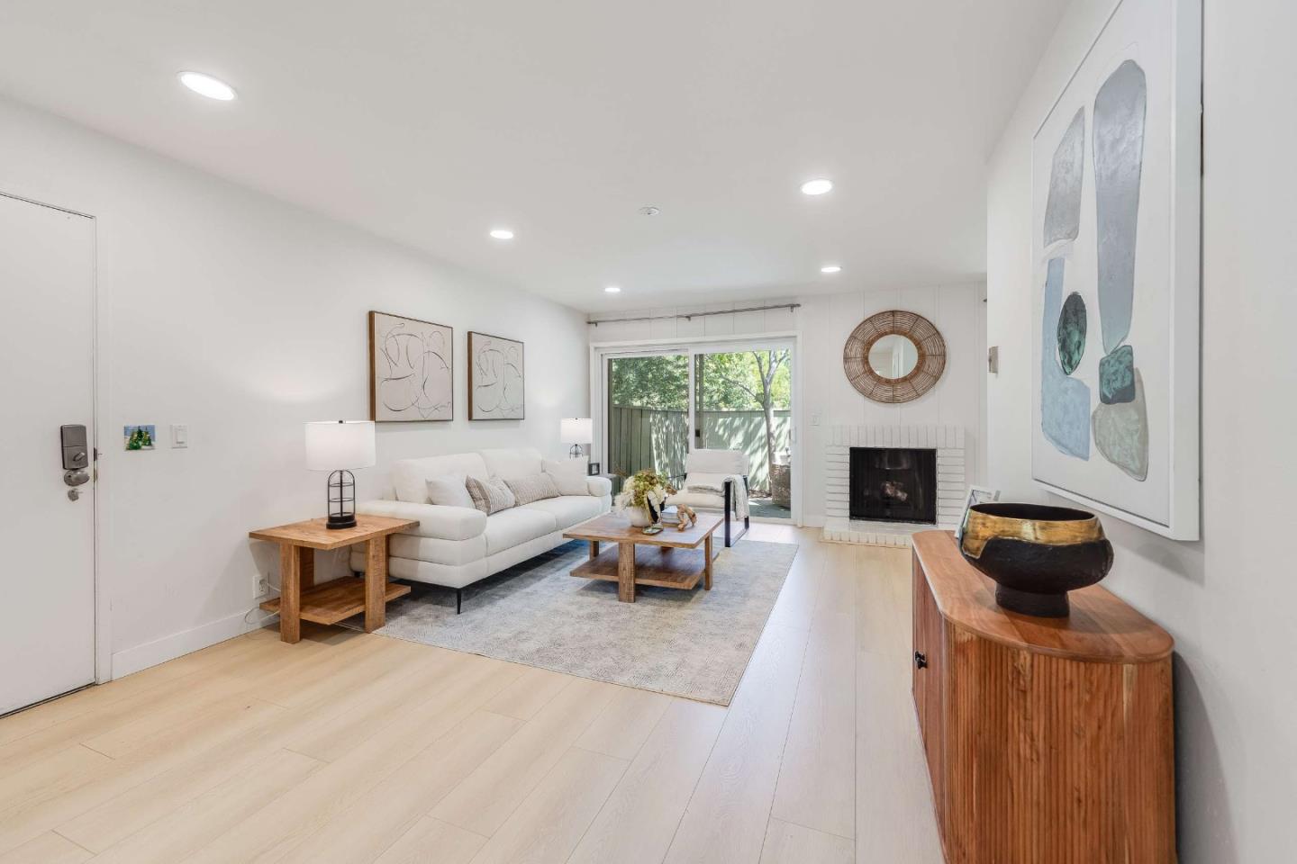 Detail Gallery Image 6 of 30 For 1070 Mercedes Ave #1,  Los Altos,  CA 94022 - 2 Beds | 2 Baths