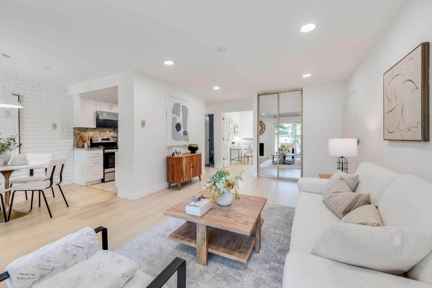 Detail Gallery Image 7 of 30 For 1070 Mercedes Ave #1,  Los Altos,  CA 94022 - 2 Beds | 2 Baths