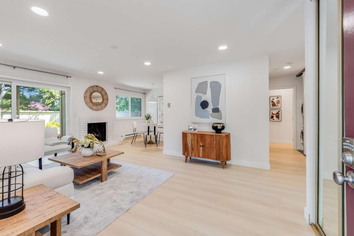 Detail Gallery Image 8 of 30 For 1070 Mercedes Ave #1,  Los Altos,  CA 94022 - 2 Beds | 2 Baths