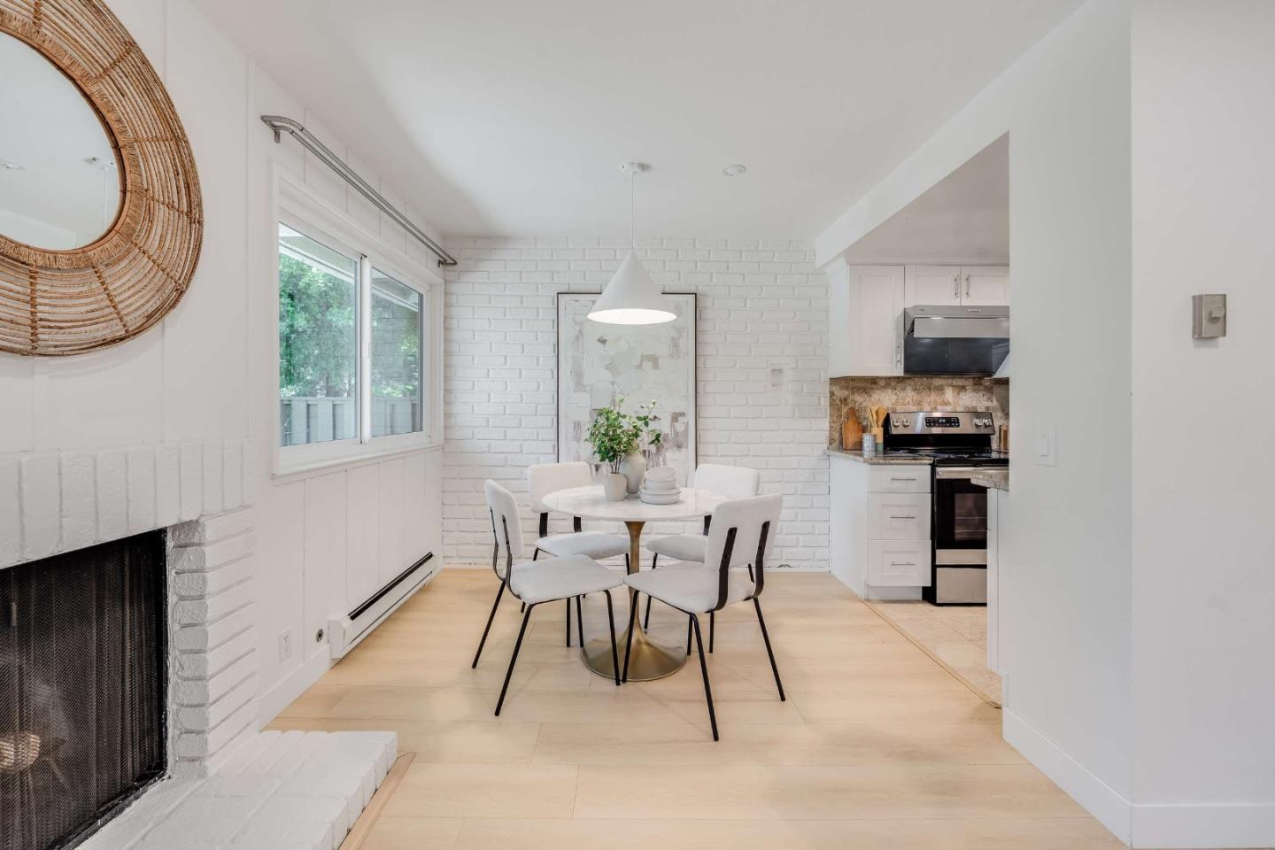 Detail Gallery Image 9 of 30 For 1070 Mercedes Ave #1,  Los Altos,  CA 94022 - 2 Beds | 2 Baths