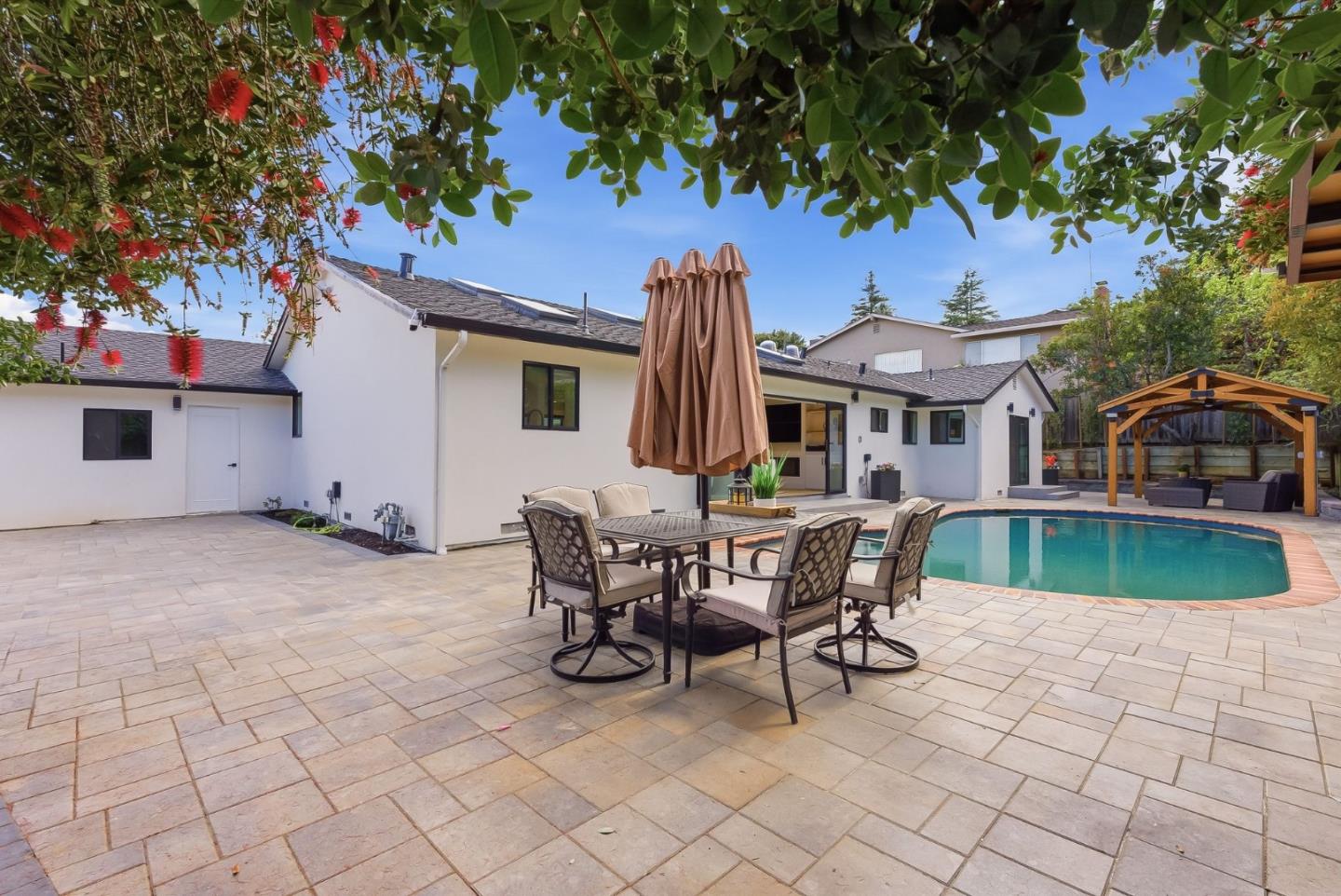 Detail Gallery Image 10 of 36 For 999 Andover Way, Los Altos,  CA 94024 - 4 Beds | 3 Baths