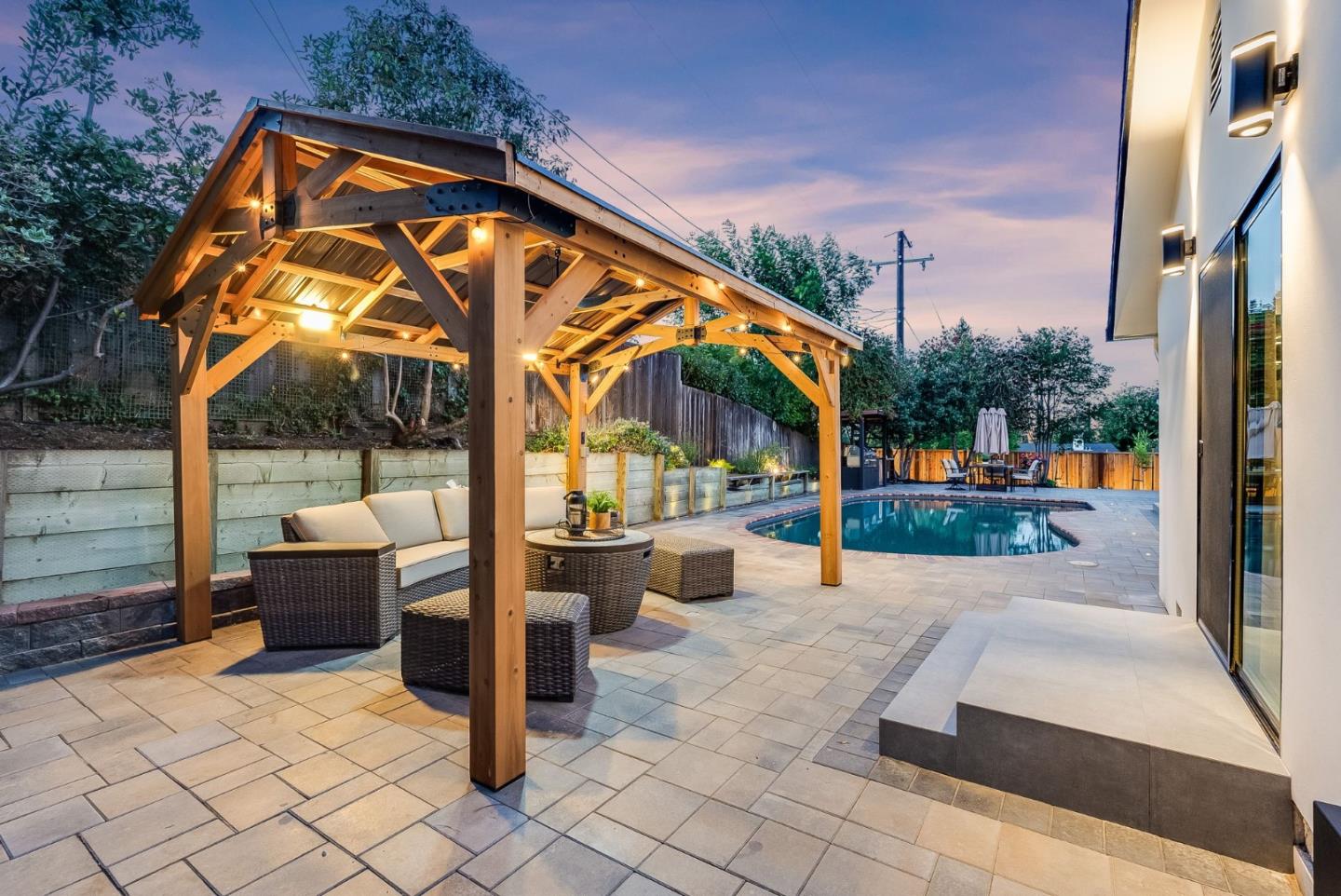 Detail Gallery Image 12 of 36 For 999 Andover Way, Los Altos,  CA 94024 - 4 Beds | 3 Baths