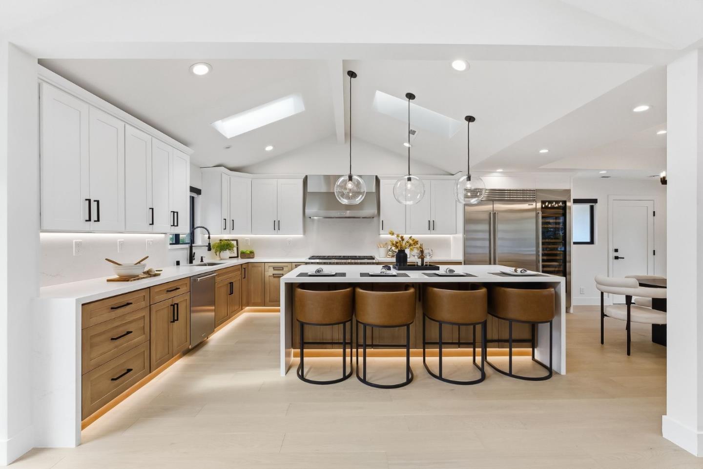 Detail Gallery Image 15 of 36 For 999 Andover Way, Los Altos,  CA 94024 - 4 Beds | 3 Baths