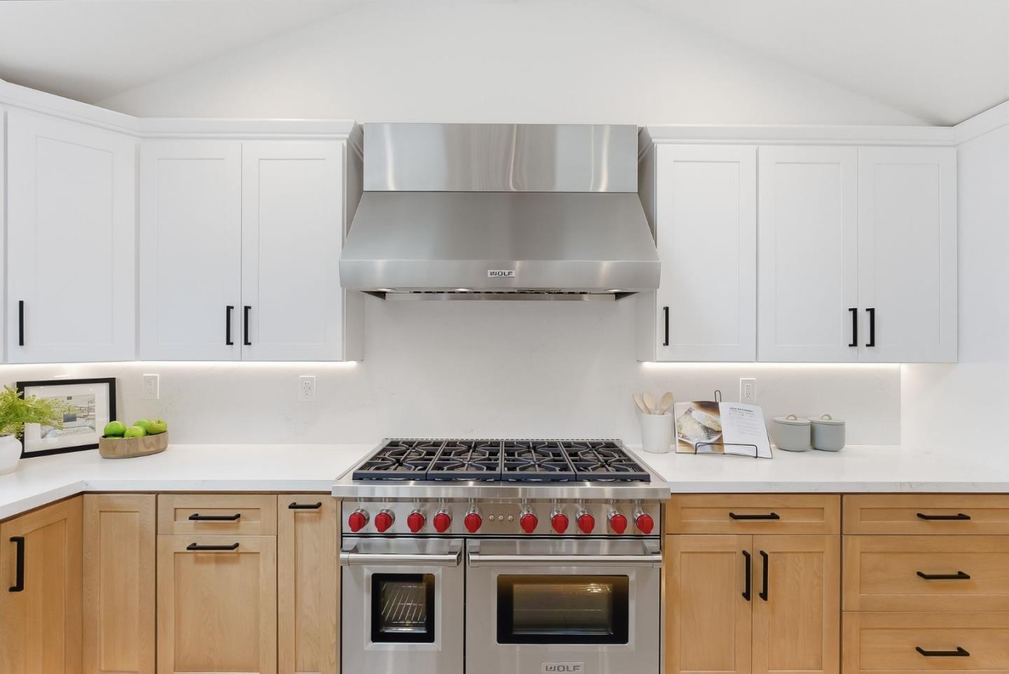 Detail Gallery Image 16 of 36 For 999 Andover Way, Los Altos,  CA 94024 - 4 Beds | 3 Baths