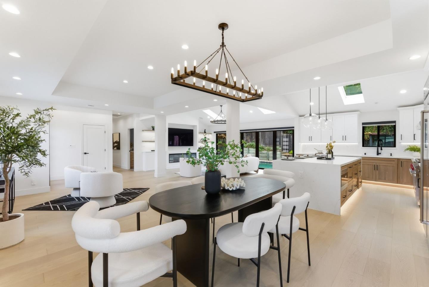 Detail Gallery Image 22 of 36 For 999 Andover Way, Los Altos,  CA 94024 - 4 Beds | 3 Baths