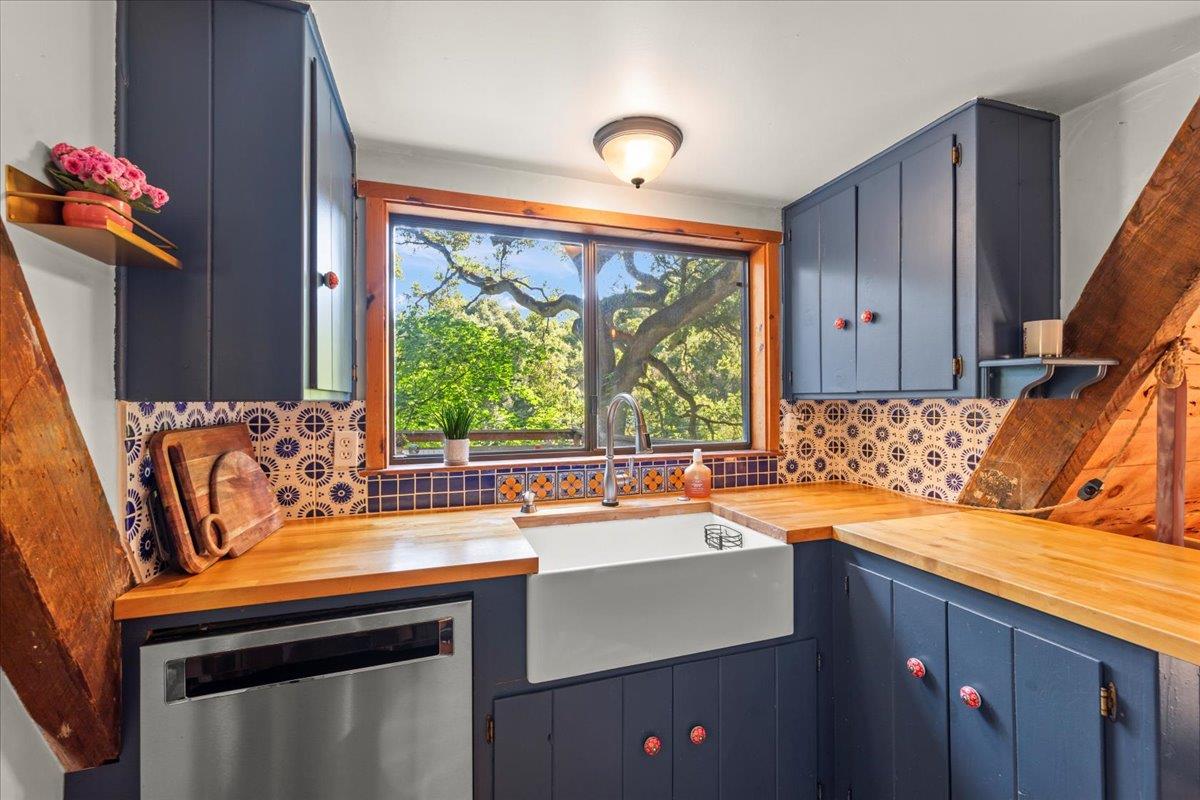 Detail Gallery Image 13 of 33 For 65 Hitchcock Cyn, Carmel Valley,  CA 93924 - 2 Beds | 1 Baths