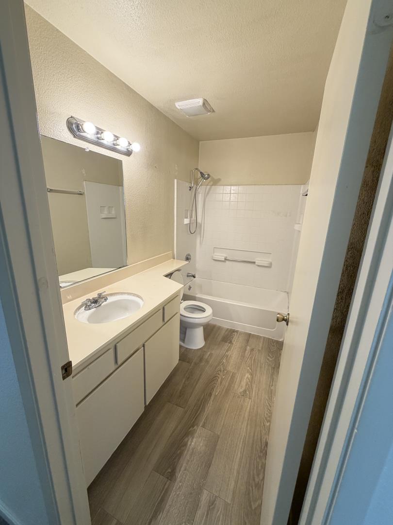 Detail Gallery Image 10 of 18 For 1791 Cherokee Dr #4,  Salinas,  CA 93906 - 3 Beds | 1/1 Baths