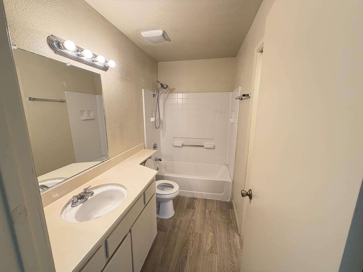 Detail Gallery Image 11 of 18 For 1791 Cherokee Dr #4,  Salinas,  CA 93906 - 3 Beds | 1/1 Baths