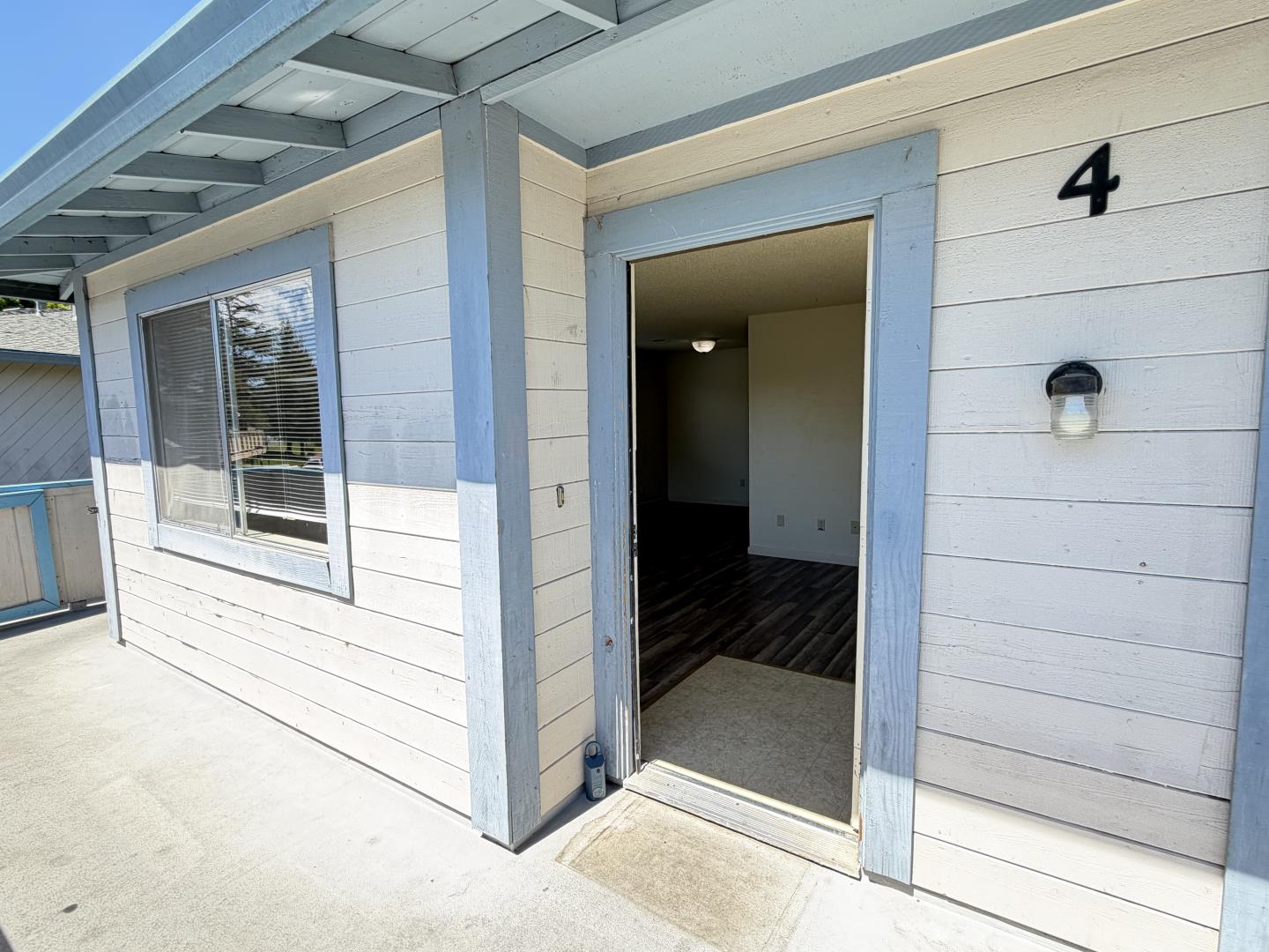Detail Gallery Image 2 of 18 For 1791 Cherokee Dr #4,  Salinas,  CA 93906 - 3 Beds | 1/1 Baths