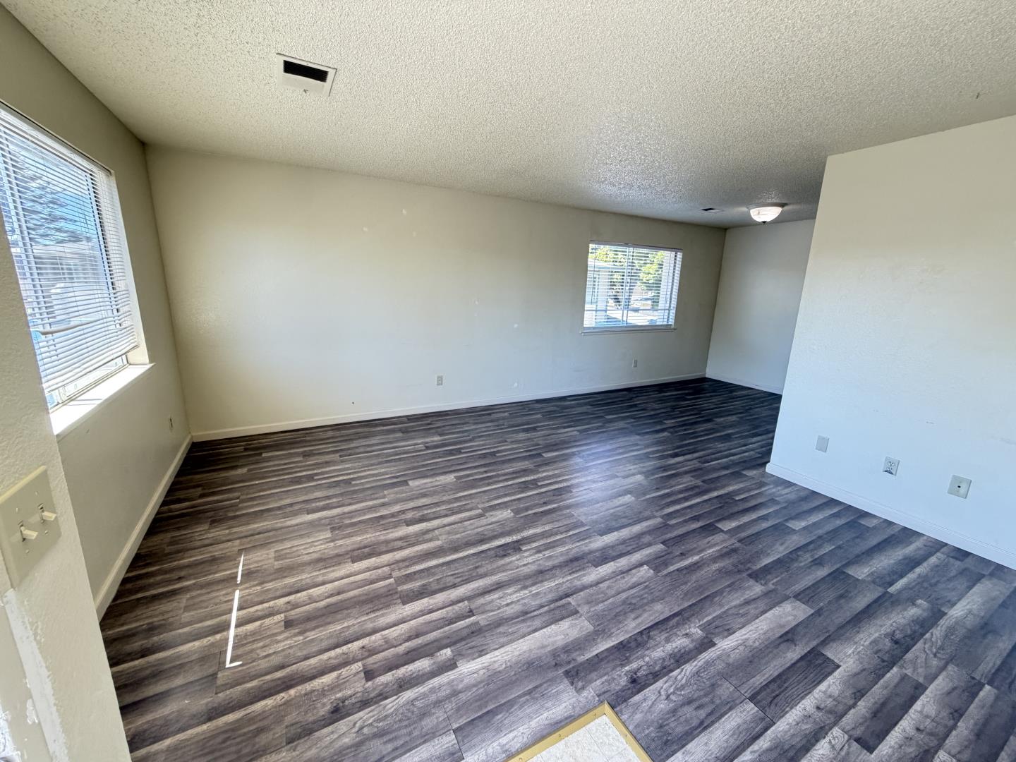 Detail Gallery Image 3 of 18 For 1791 Cherokee Dr #4,  Salinas,  CA 93906 - 3 Beds | 1/1 Baths