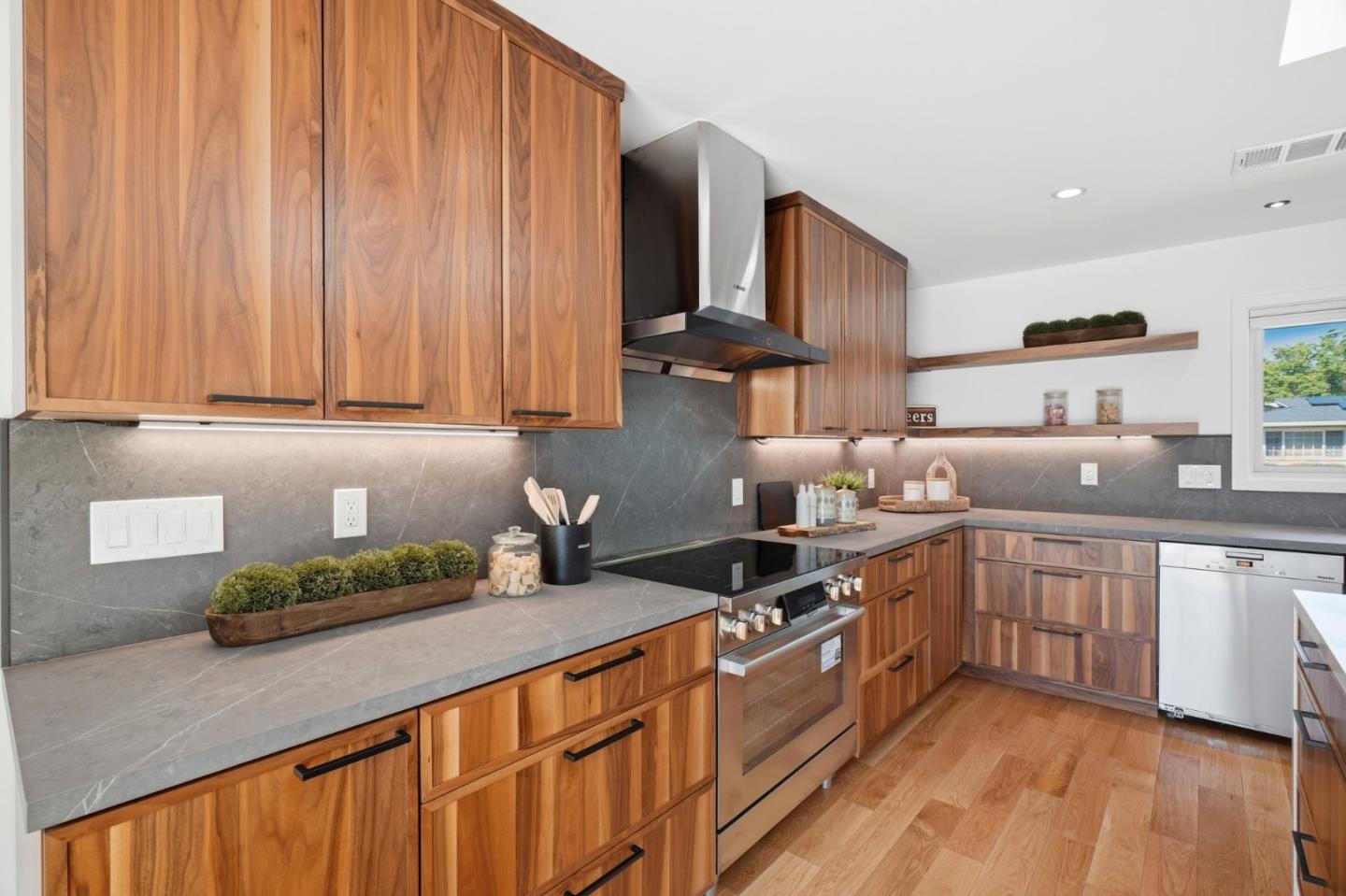 Detail Gallery Image 15 of 31 For 5044 Lassen Ave, San Jose,  CA 95129 - 4 Beds | 2 Baths