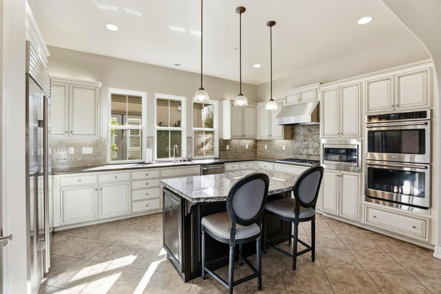 Detail Gallery Image 10 of 35 For 15120 La Alameda Dr, Morgan Hill,  CA 95037 - 3 Beds | 3/1 Baths