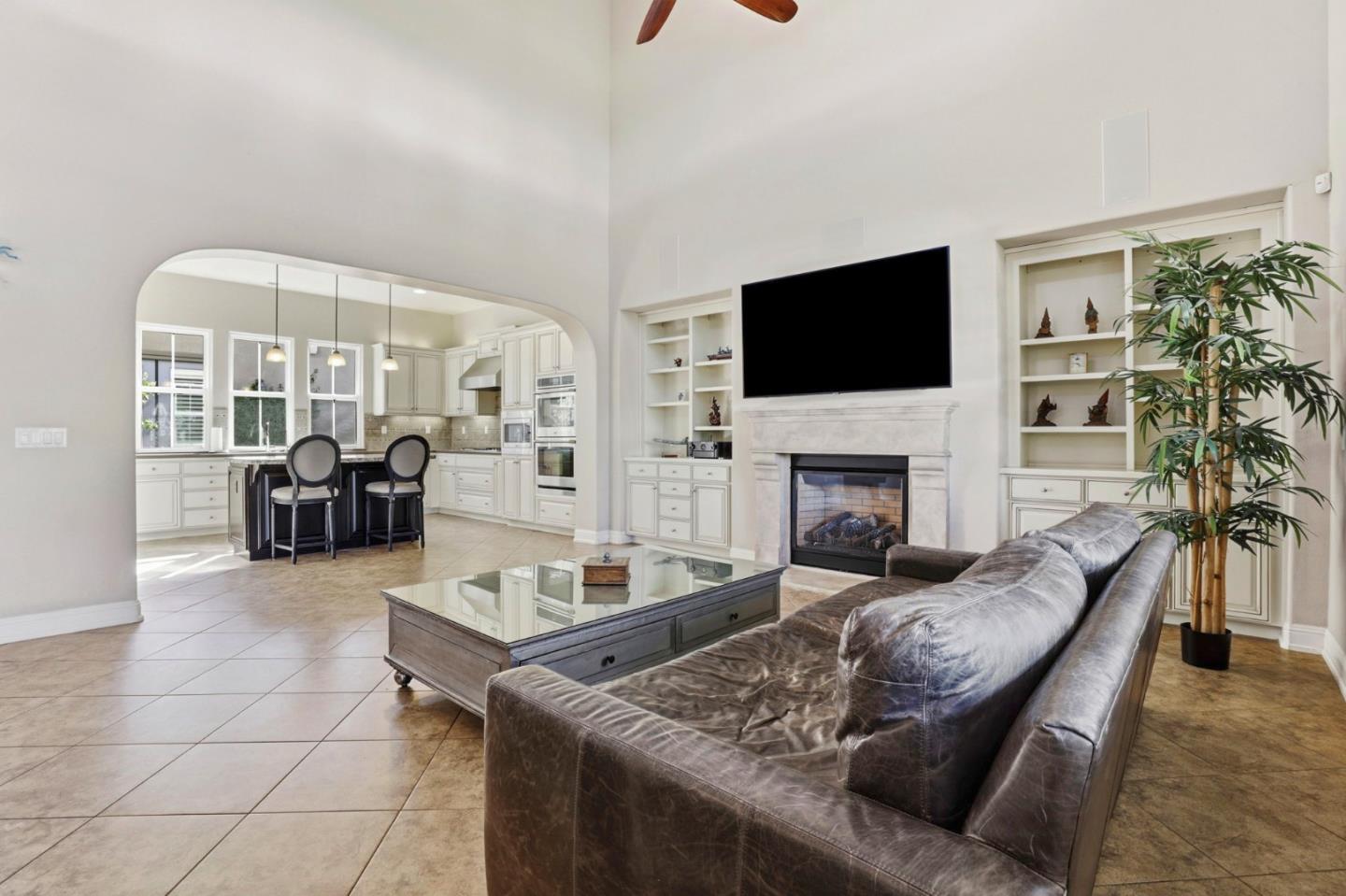 Detail Gallery Image 6 of 35 For 15120 La Alameda Dr, Morgan Hill,  CA 95037 - 3 Beds | 3/1 Baths