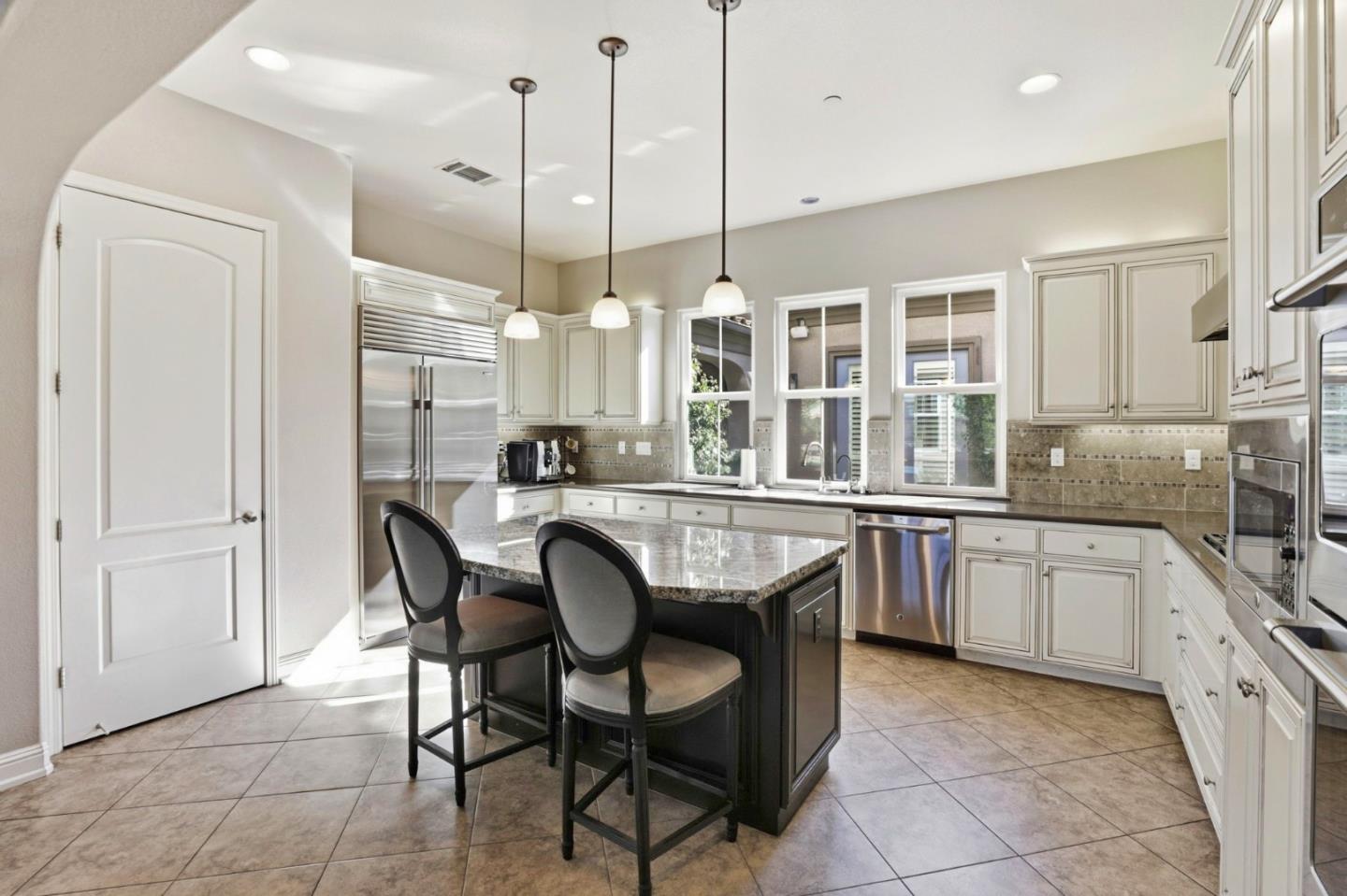 Detail Gallery Image 9 of 35 For 15120 La Alameda Dr, Morgan Hill,  CA 95037 - 3 Beds | 3/1 Baths