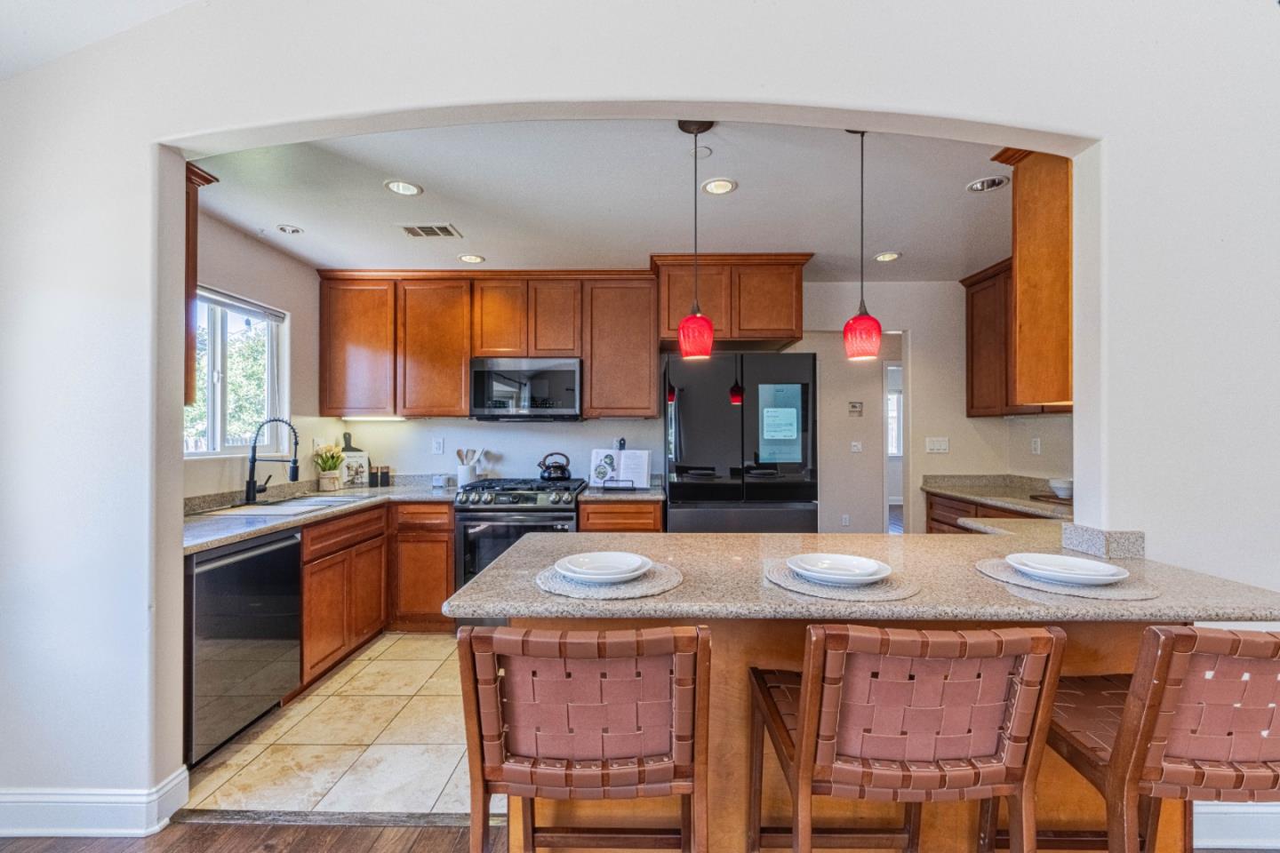 Detail Gallery Image 10 of 38 For 9585 Prunedale South Rd, Salinas,  CA 93907 - 3 Beds | 2 Baths