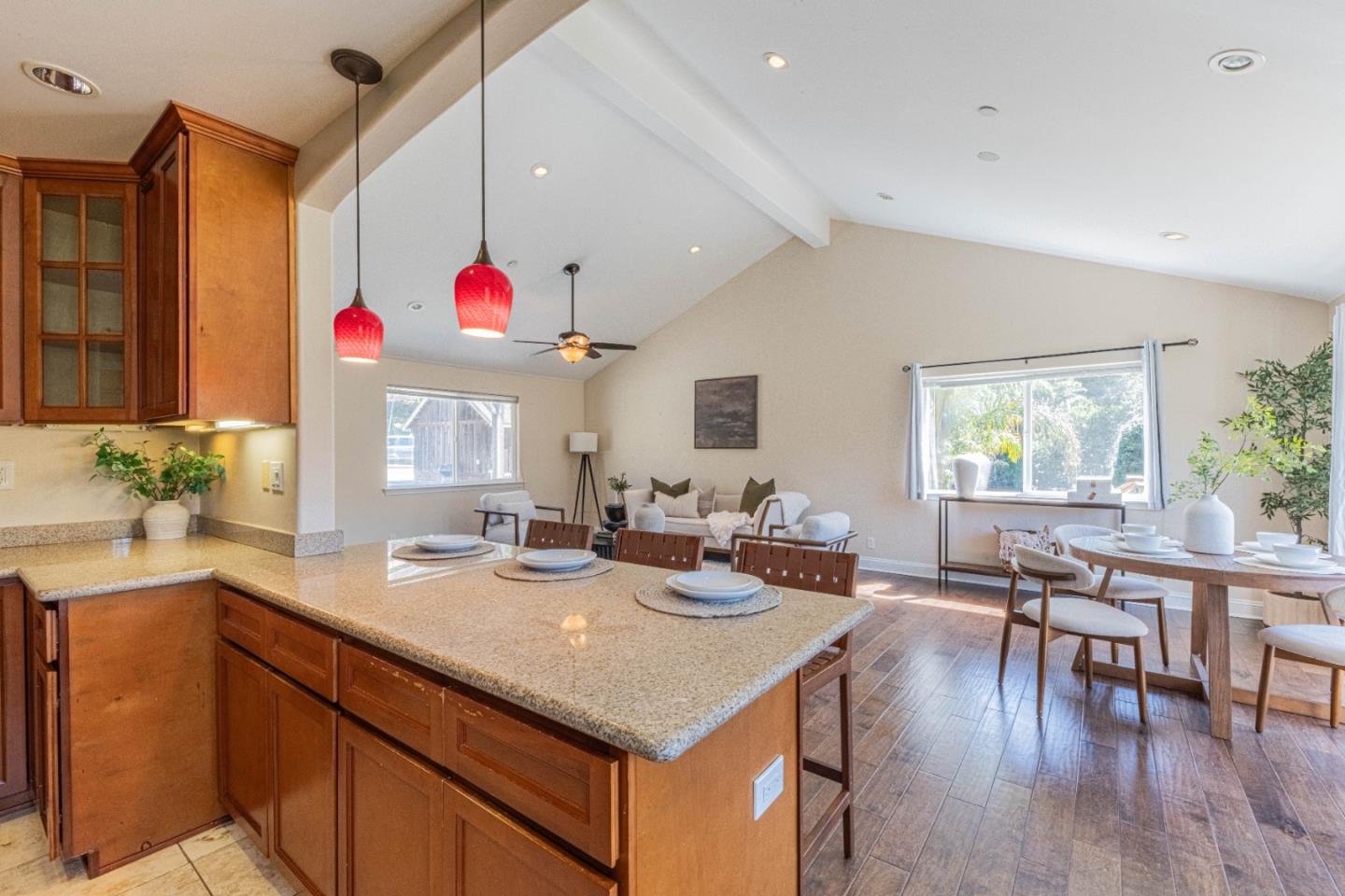 Detail Gallery Image 11 of 38 For 9585 Prunedale South Rd, Salinas,  CA 93907 - 3 Beds | 2 Baths