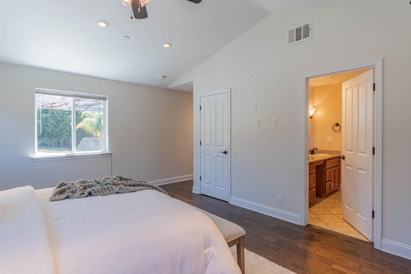 Detail Gallery Image 23 of 38 For 9585 Prunedale South Rd, Salinas,  CA 93907 - 3 Beds | 2 Baths