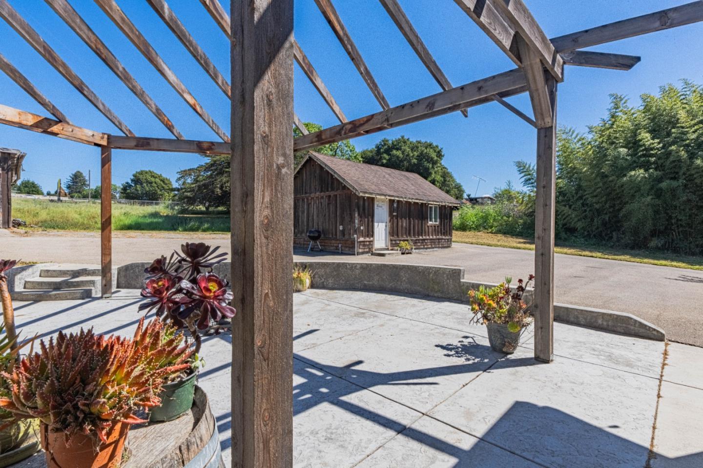 Detail Gallery Image 3 of 38 For 9585 Prunedale South Rd, Salinas,  CA 93907 - 3 Beds | 2 Baths