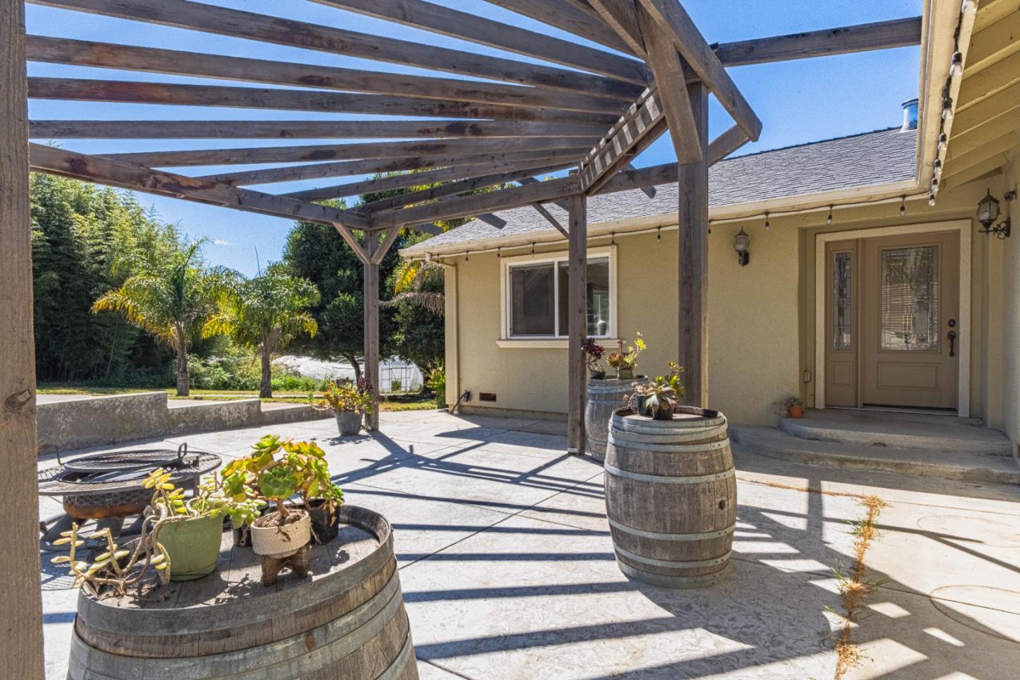 Detail Gallery Image 4 of 38 For 9585 Prunedale South Rd, Salinas,  CA 93907 - 3 Beds | 2 Baths