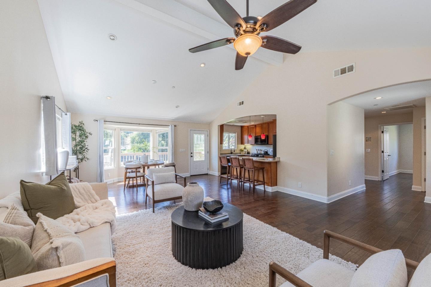 Detail Gallery Image 7 of 38 For 9585 Prunedale South Rd, Salinas,  CA 93907 - 3 Beds | 2 Baths