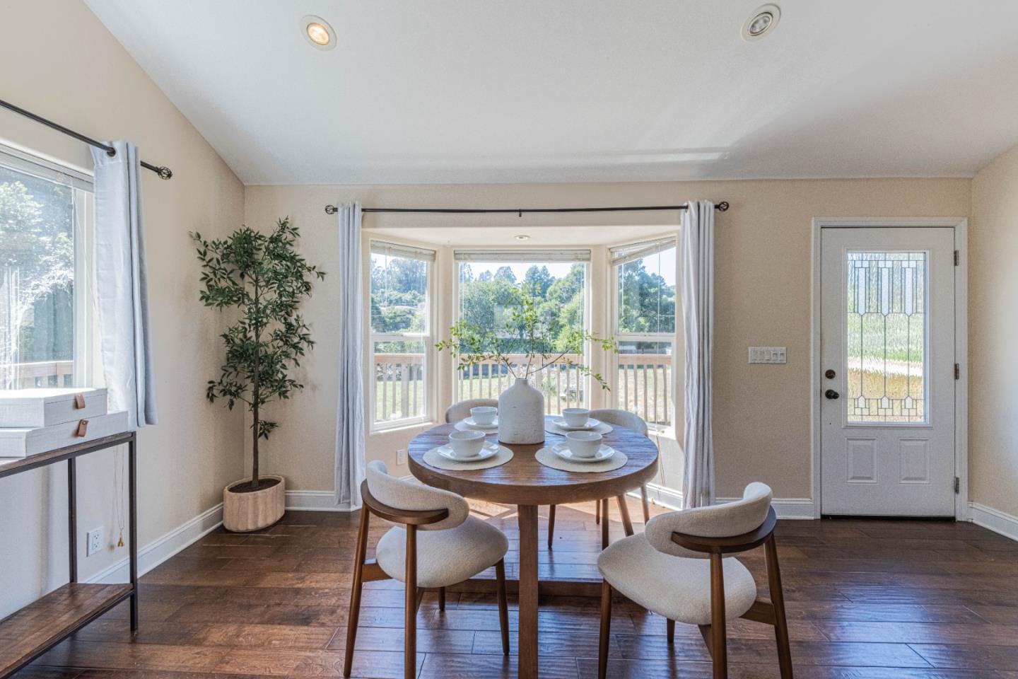 Detail Gallery Image 9 of 38 For 9585 Prunedale South Rd, Salinas,  CA 93907 - 3 Beds | 2 Baths