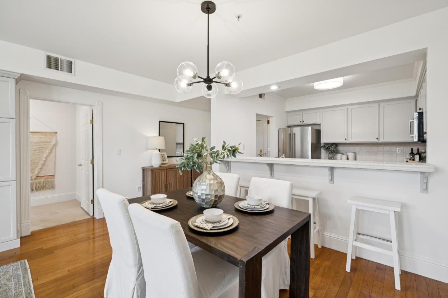 Detail Gallery Image 10 of 32 For 530 El Camino Real #306,  Burlingame,  CA 94010 - 1 Beds | 1 Baths