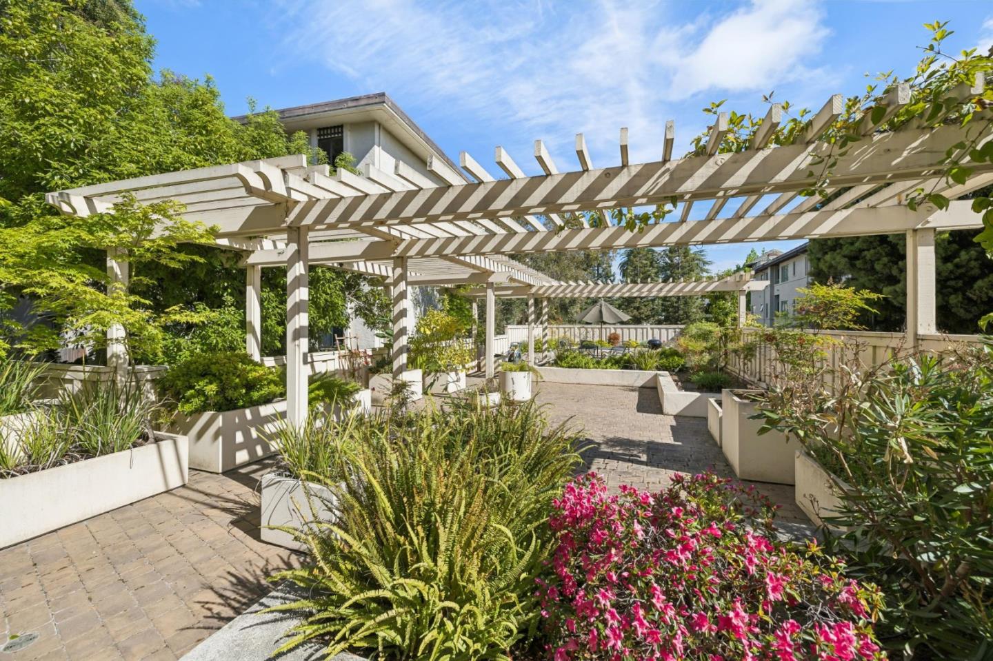 Detail Gallery Image 27 of 32 For 530 El Camino Real #306,  Burlingame,  CA 94010 - 1 Beds | 1 Baths