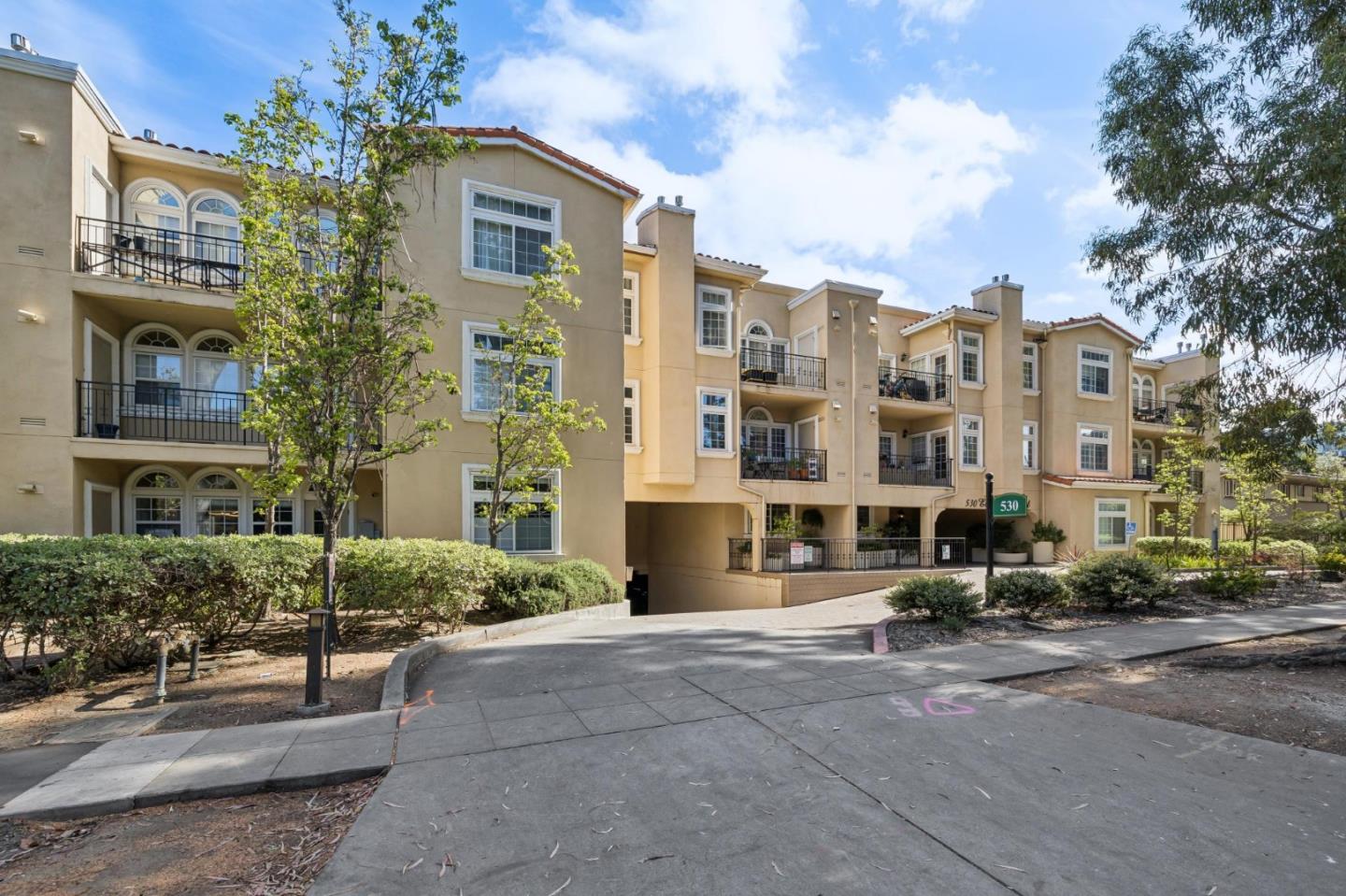 Detail Gallery Image 3 of 32 For 530 El Camino Real #306,  Burlingame,  CA 94010 - 1 Beds | 1 Baths
