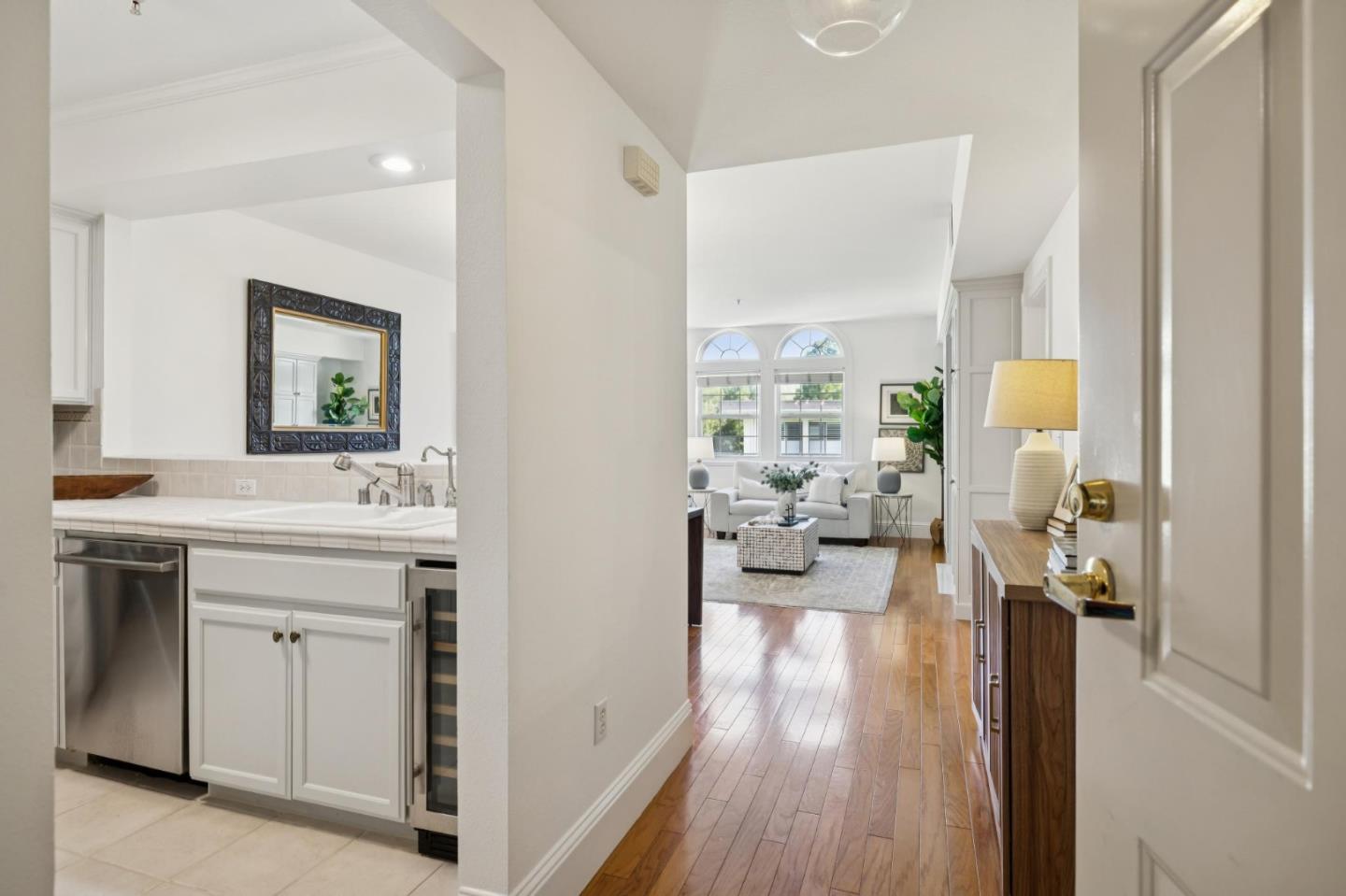 Detail Gallery Image 7 of 32 For 530 El Camino Real #306,  Burlingame,  CA 94010 - 1 Beds | 1 Baths