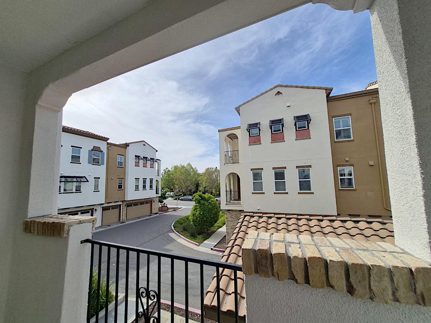 Detail Gallery Image 13 of 34 For 2736 Cannara Ln #7,  San Jose,  CA 95111 - 3 Beds | 3/1 Baths