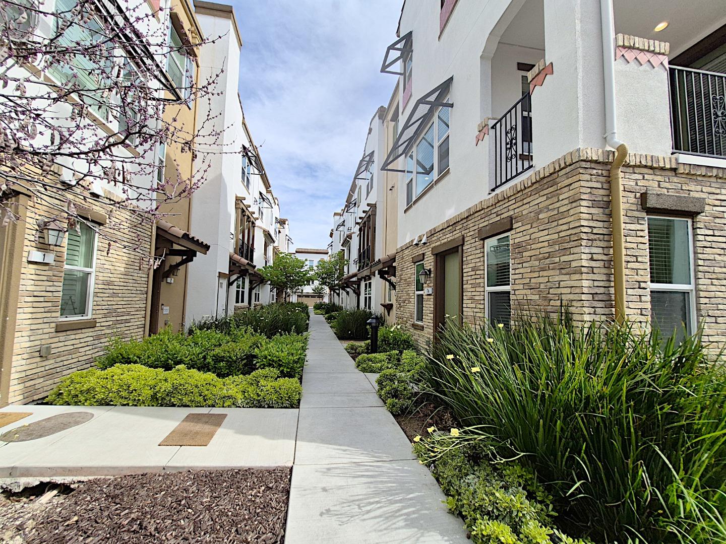 Detail Gallery Image 32 of 34 For 2736 Cannara Ln #7,  San Jose,  CA 95111 - 3 Beds | 3/1 Baths