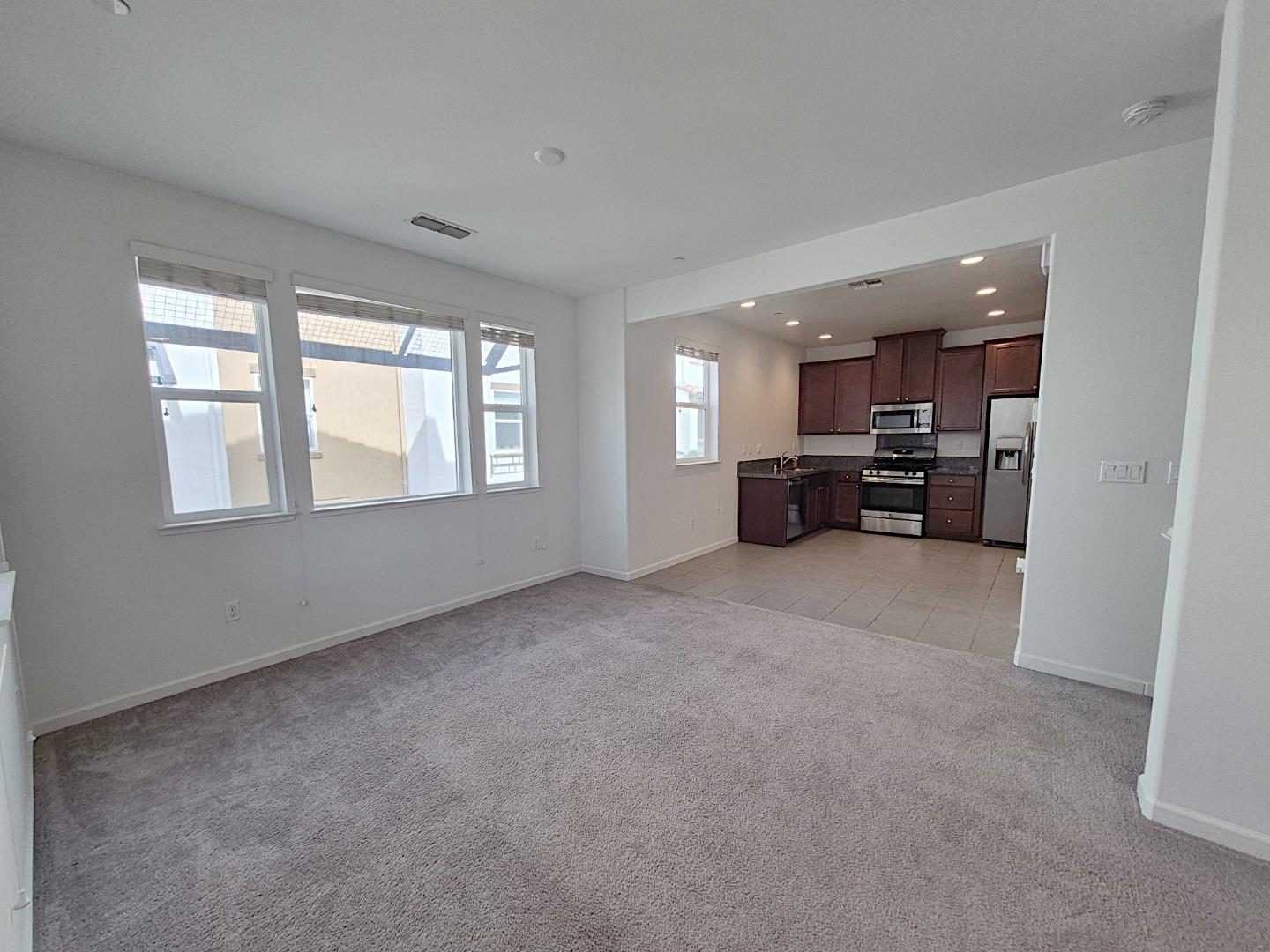 Detail Gallery Image 7 of 34 For 2736 Cannara Ln #7,  San Jose,  CA 95111 - 3 Beds | 3/1 Baths