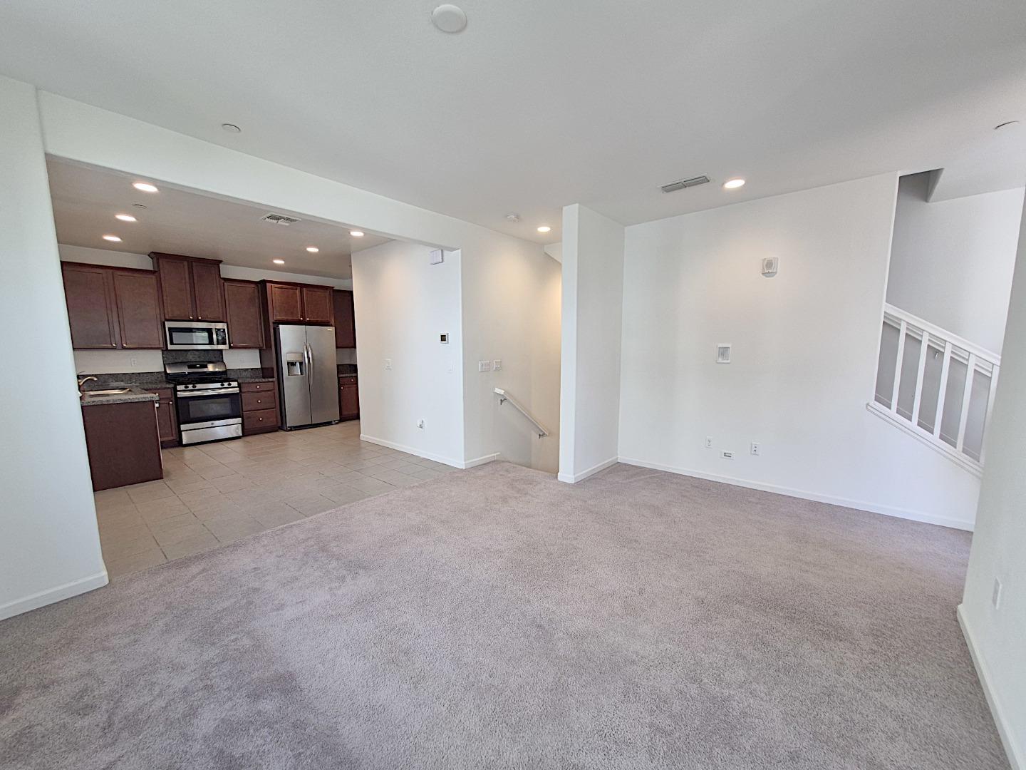 Detail Gallery Image 8 of 34 For 2736 Cannara Ln #7,  San Jose,  CA 95111 - 3 Beds | 3/1 Baths