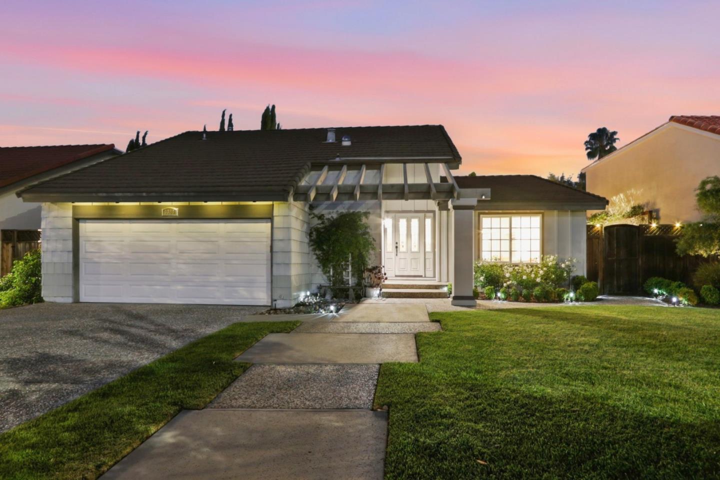 Detail Gallery Image 4 of 46 For 6384 Firefly Dr, San Jose,  CA 95120 - 4 Beds | 2/1 Baths