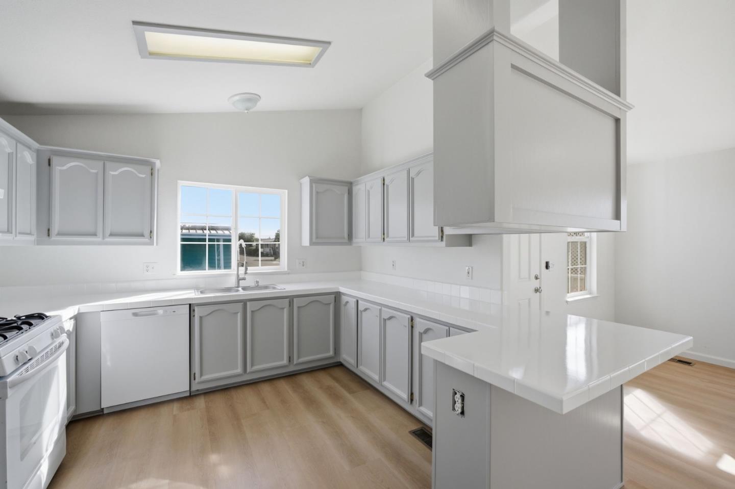 Detail Gallery Image 14 of 37 For 3300 Narveaz Ave #3,  San Jose,  CA 95136 - 2 Beds | 2 Baths