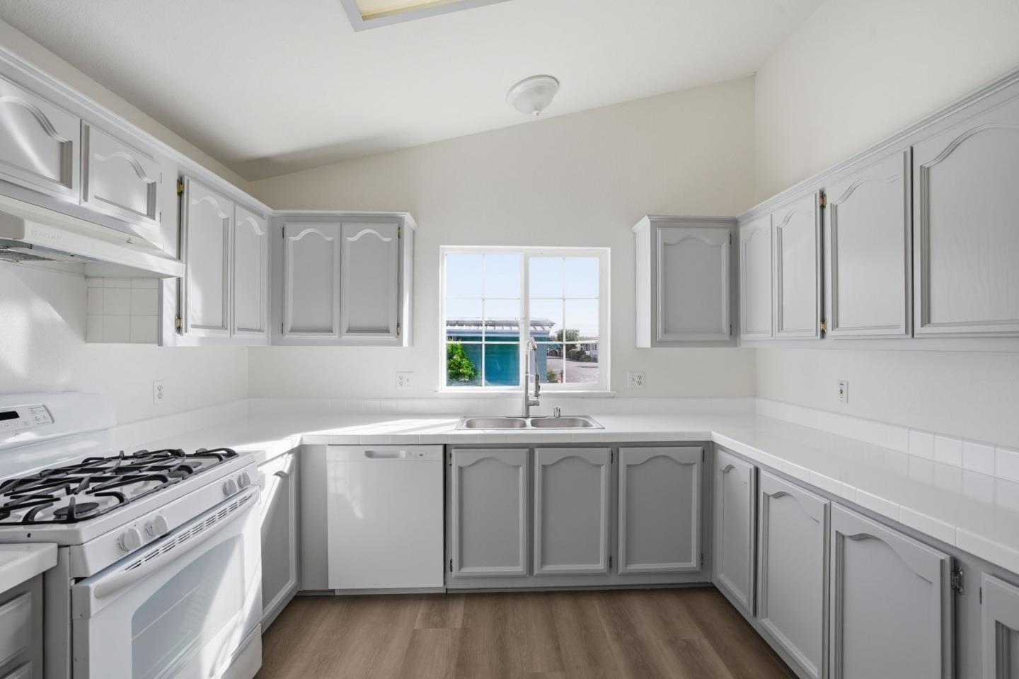 Detail Gallery Image 15 of 37 For 3300 Narveaz Ave #3,  San Jose,  CA 95136 - 2 Beds | 2 Baths