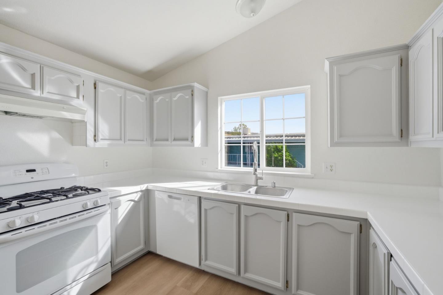 Detail Gallery Image 16 of 37 For 3300 Narveaz Ave #3,  San Jose,  CA 95136 - 2 Beds | 2 Baths