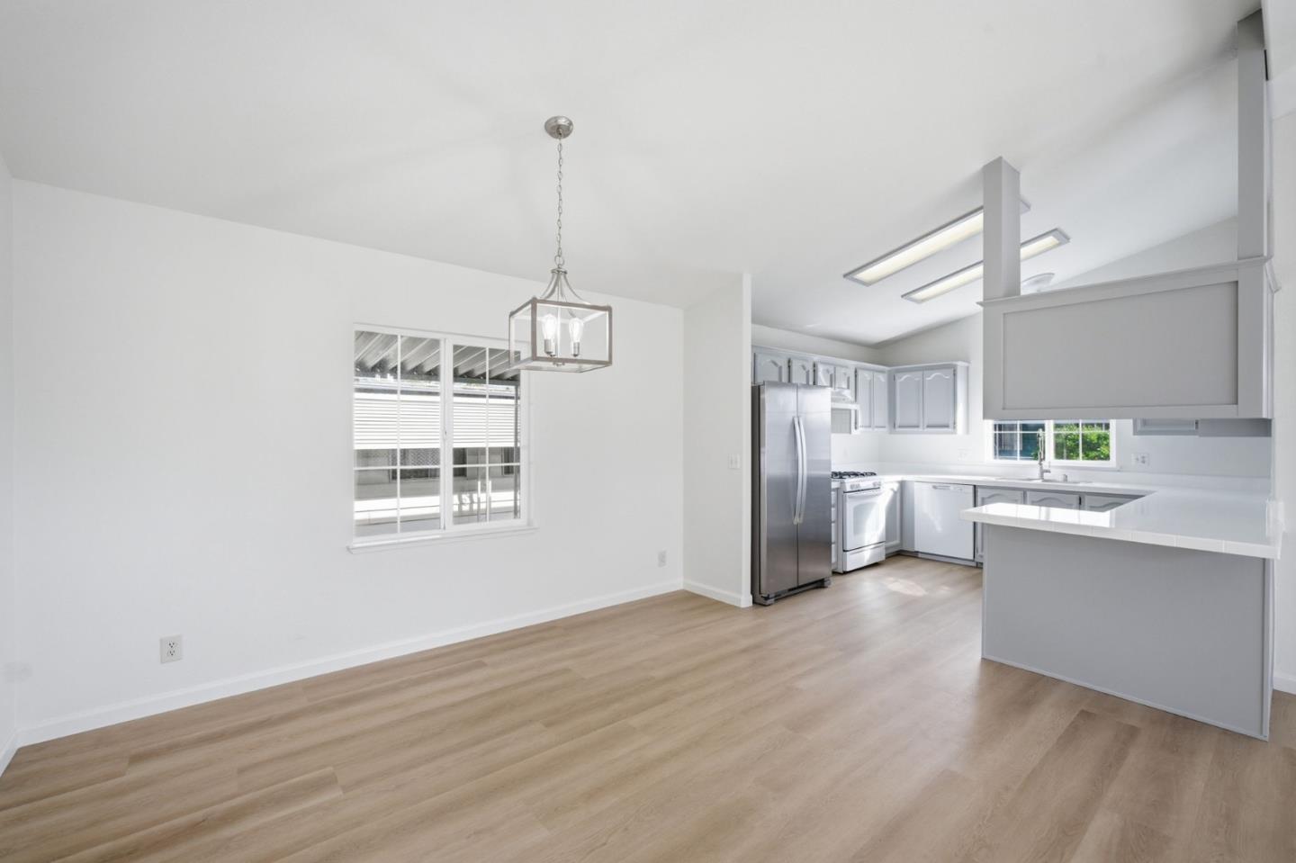 Detail Gallery Image 7 of 37 For 3300 Narveaz Ave #3,  San Jose,  CA 95136 - 2 Beds | 2 Baths