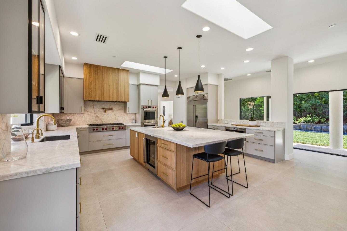 Detail Gallery Image 14 of 52 For 140 Dean Rd, Woodside,  CA 94062 - 6 Beds | 4/1 Baths